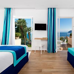 Deluxe Triple Room Sea View